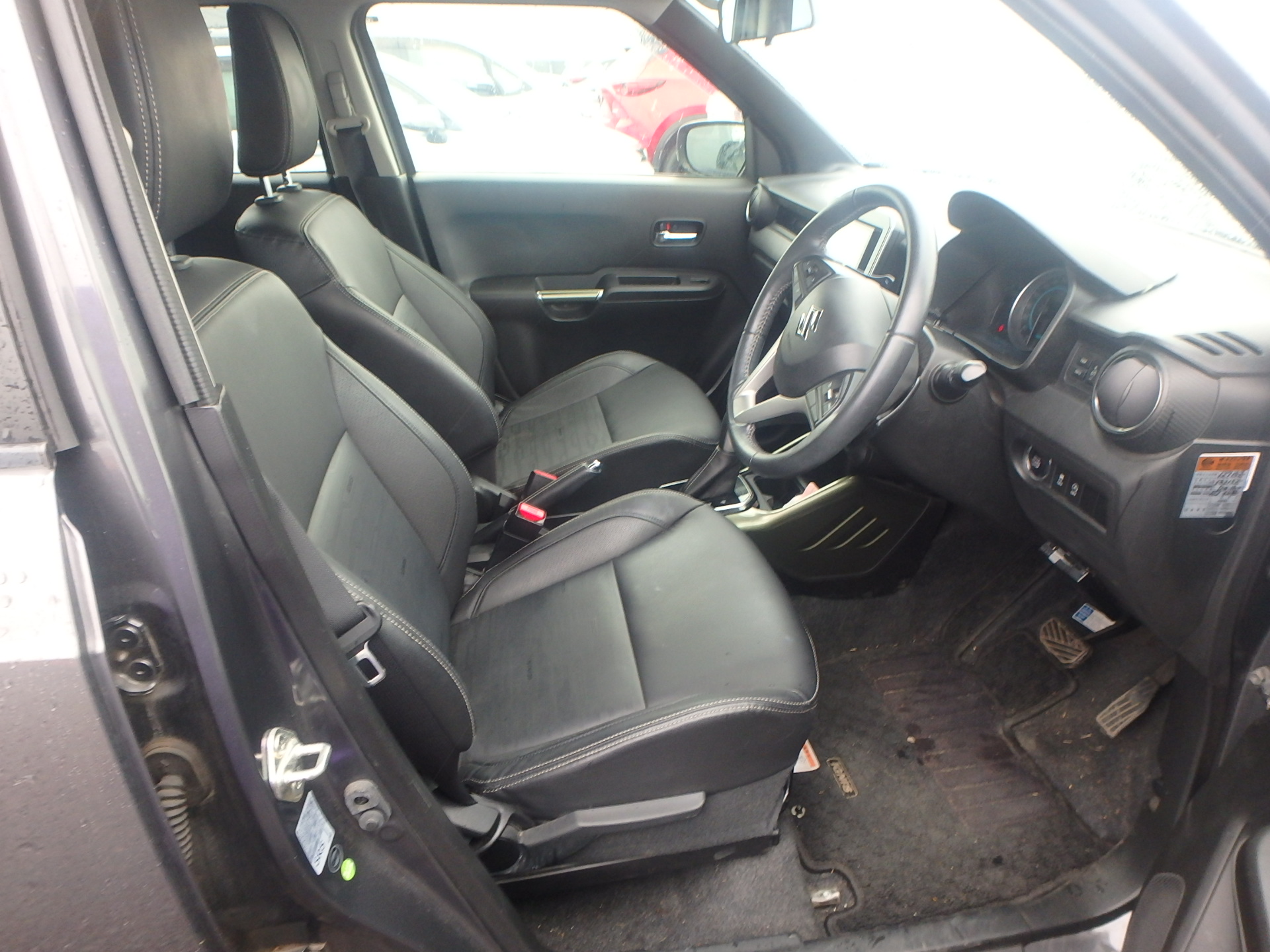 car-img