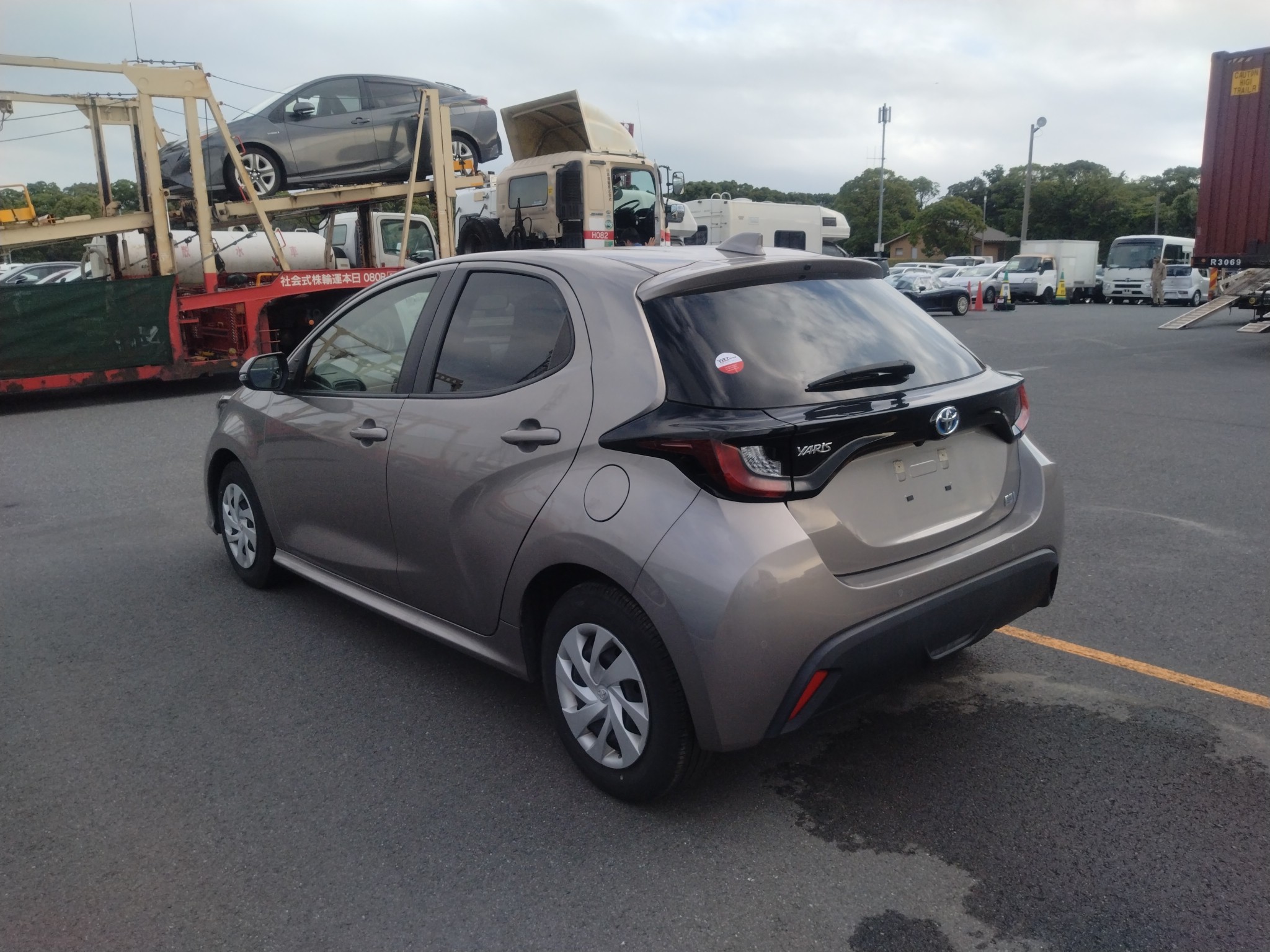 car-img