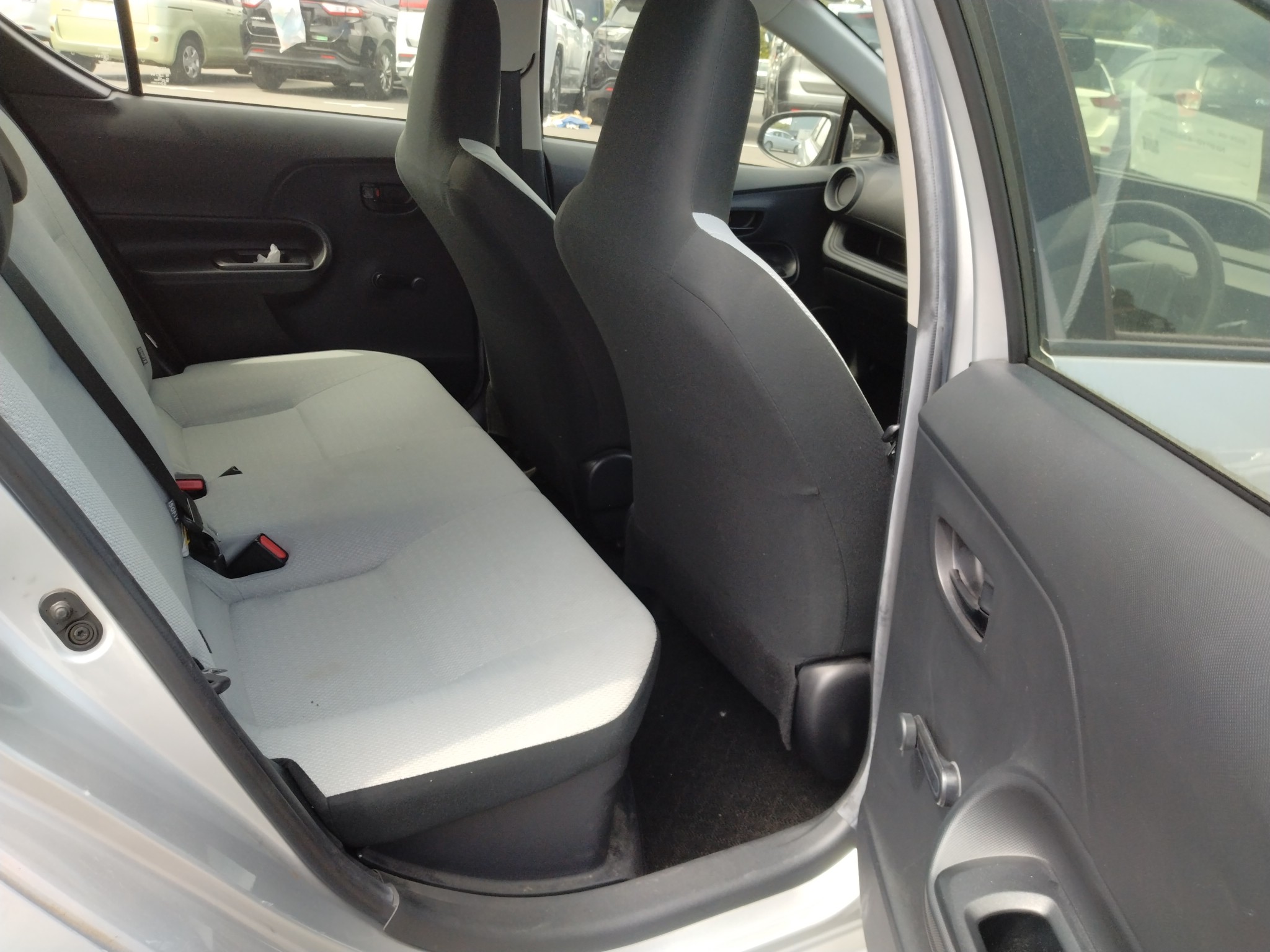 car-img