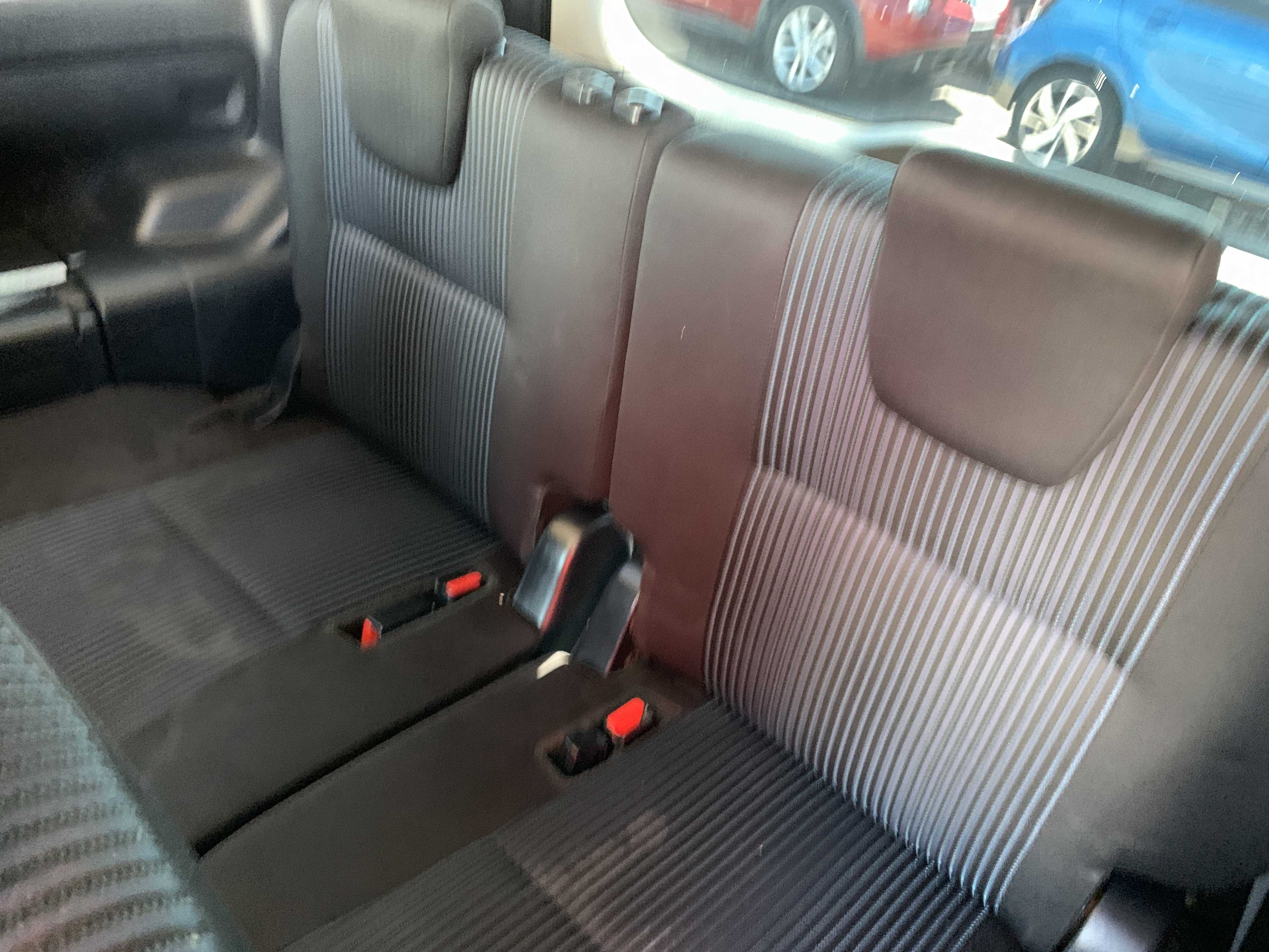 car-img