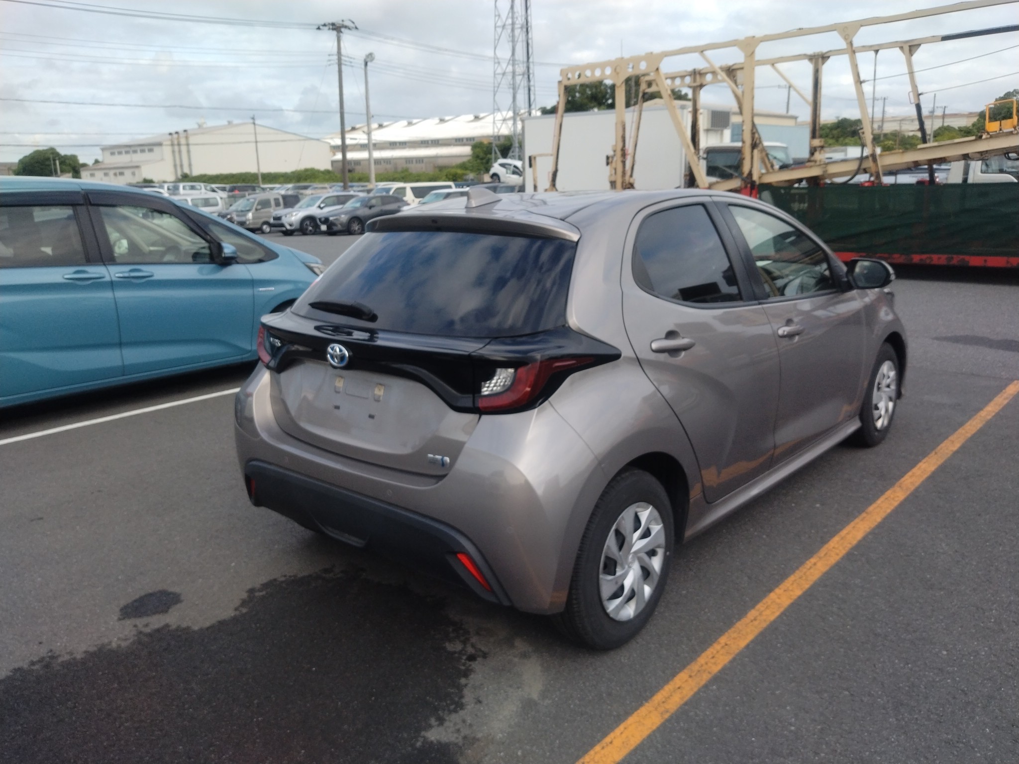 car-img