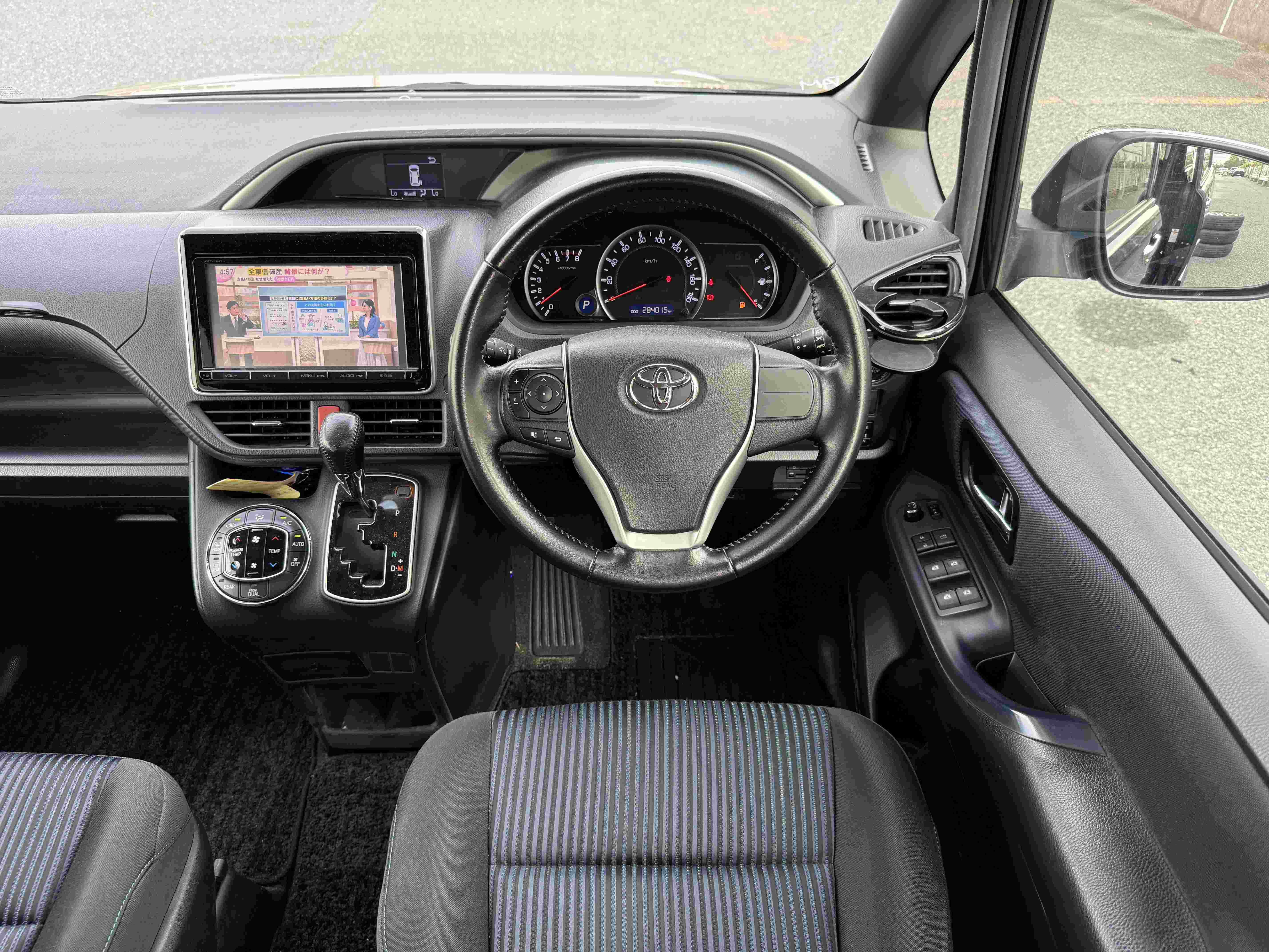 car-img
