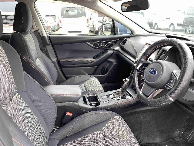 car-img