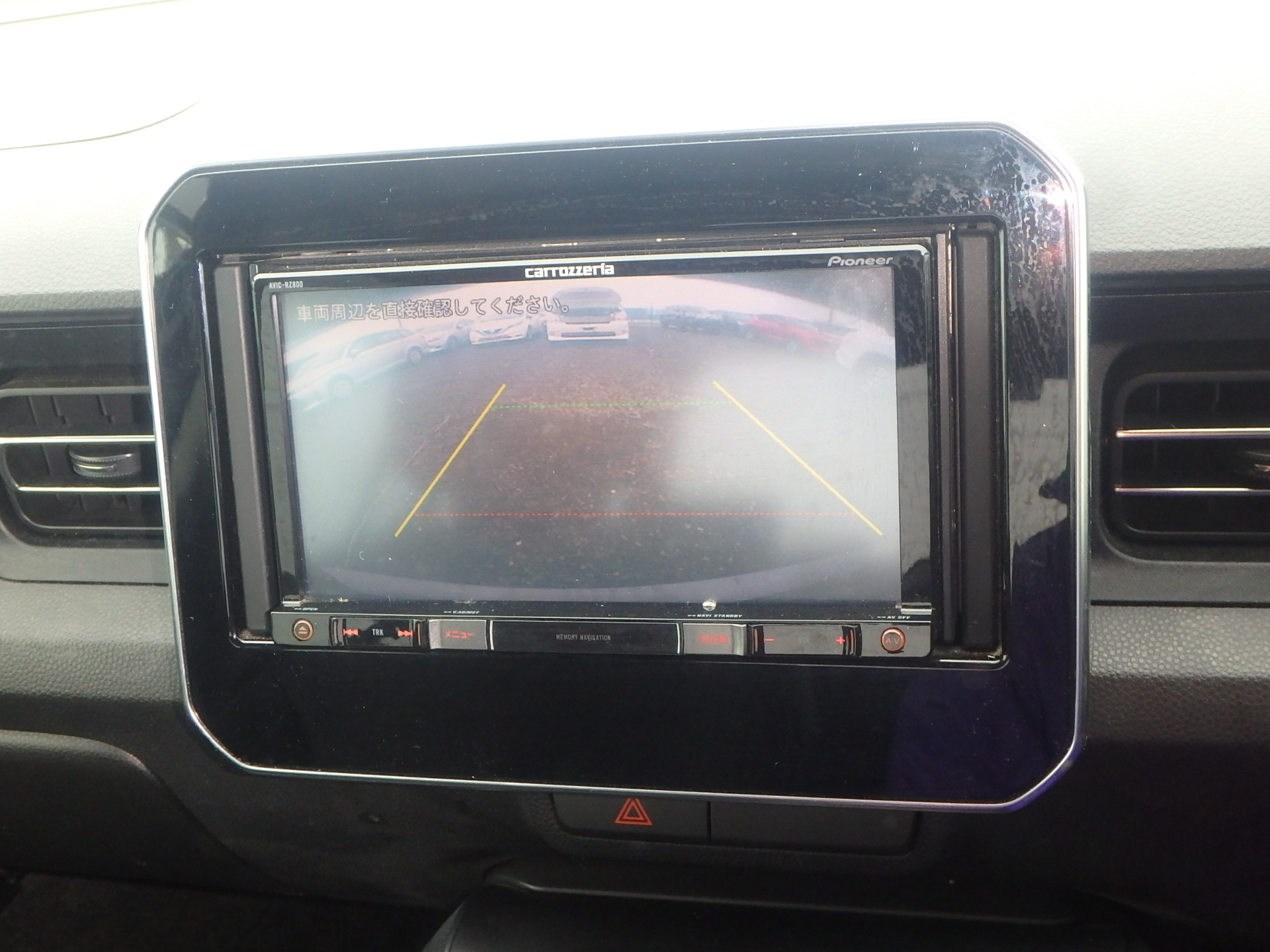 car-img