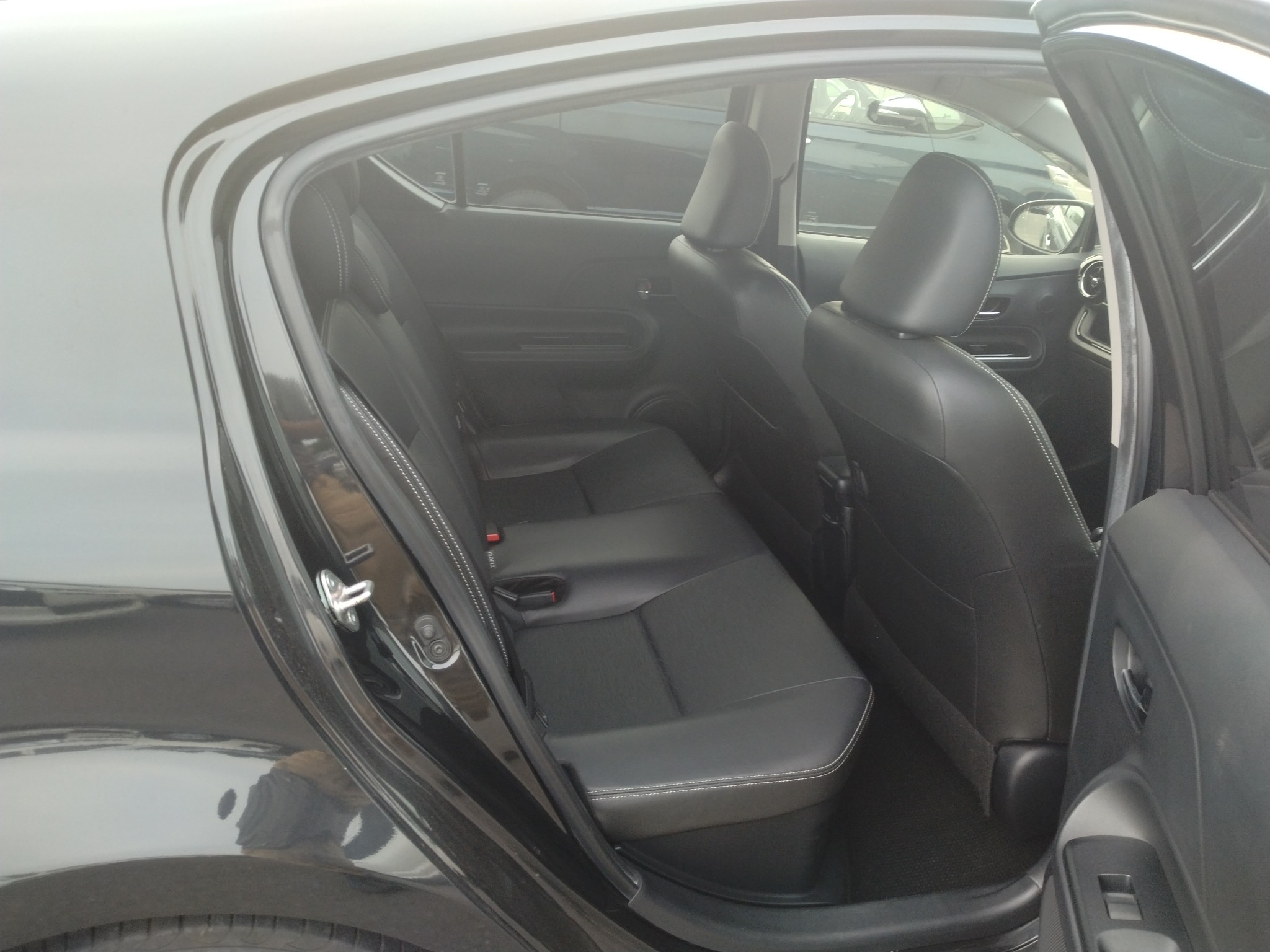 car-img