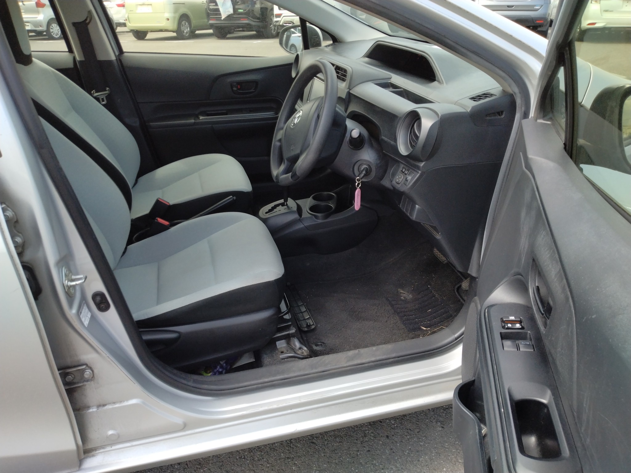 car-img
