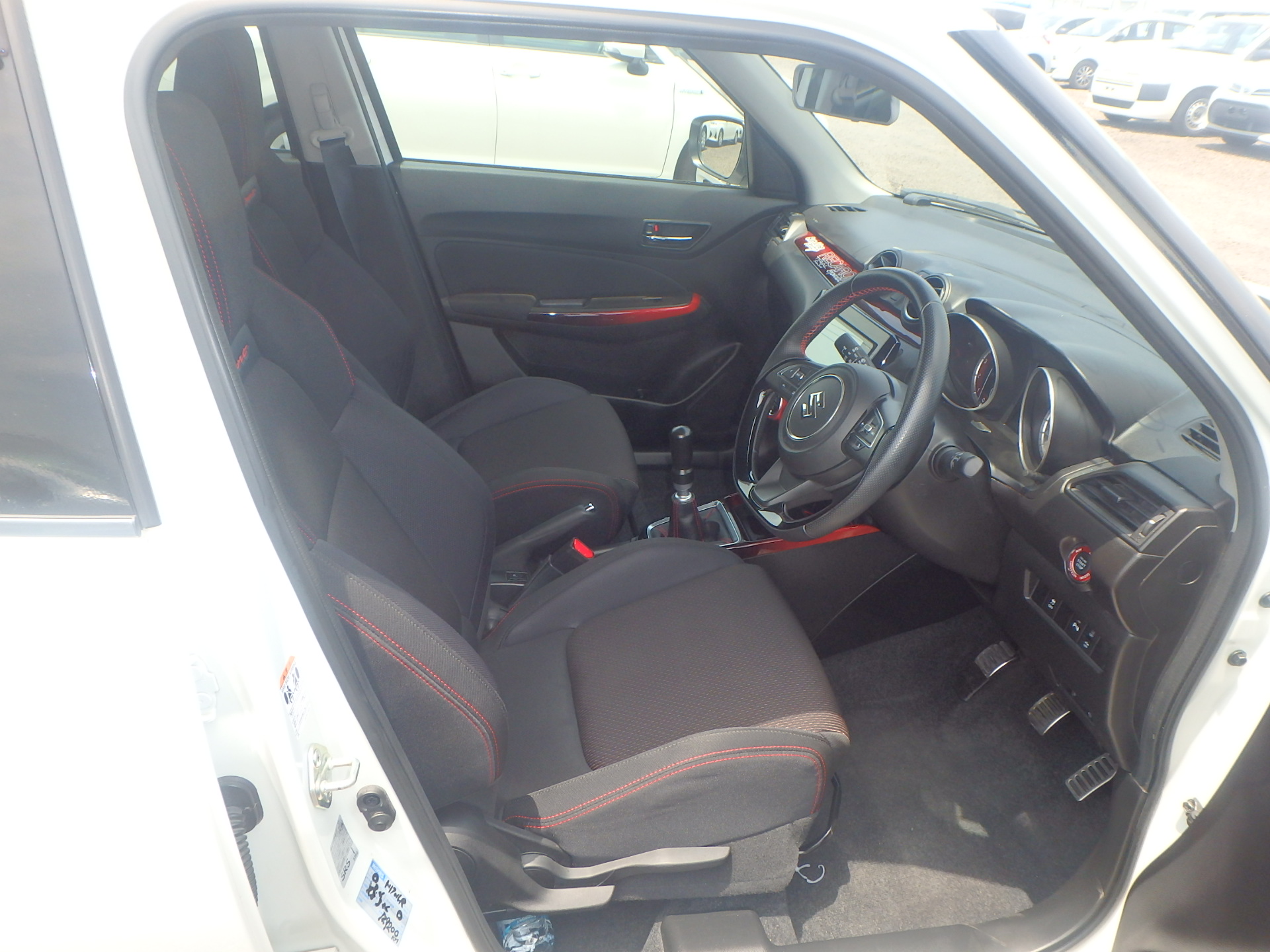 car-img