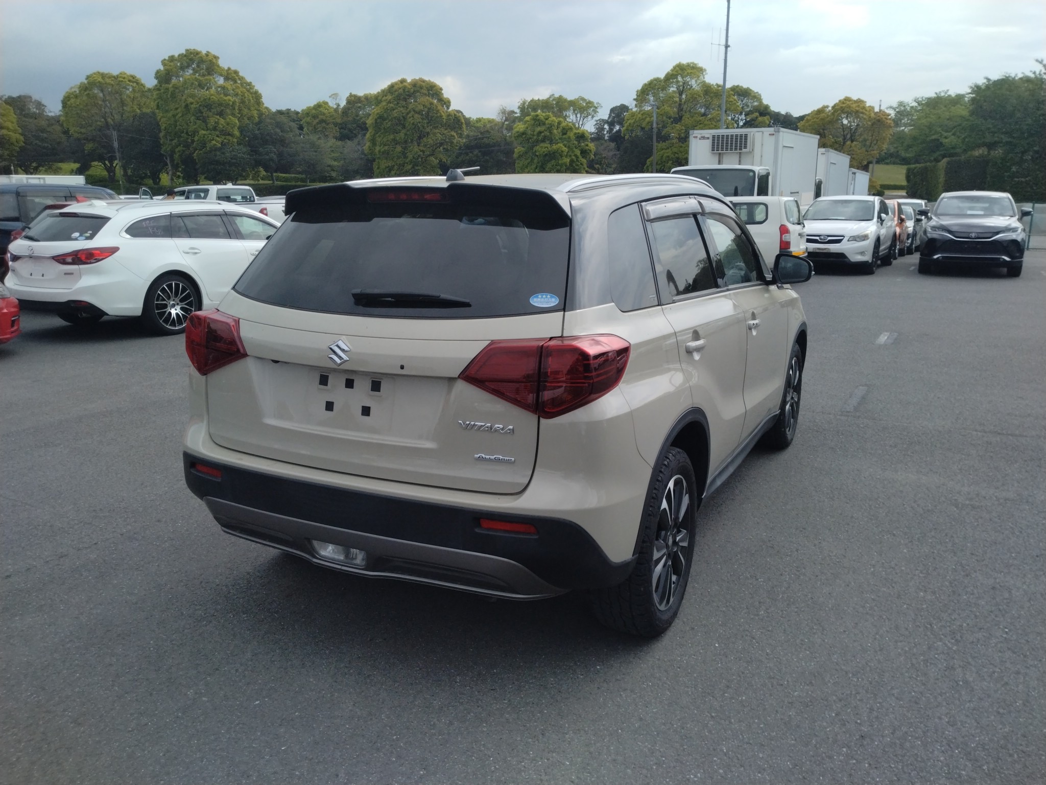 car-img