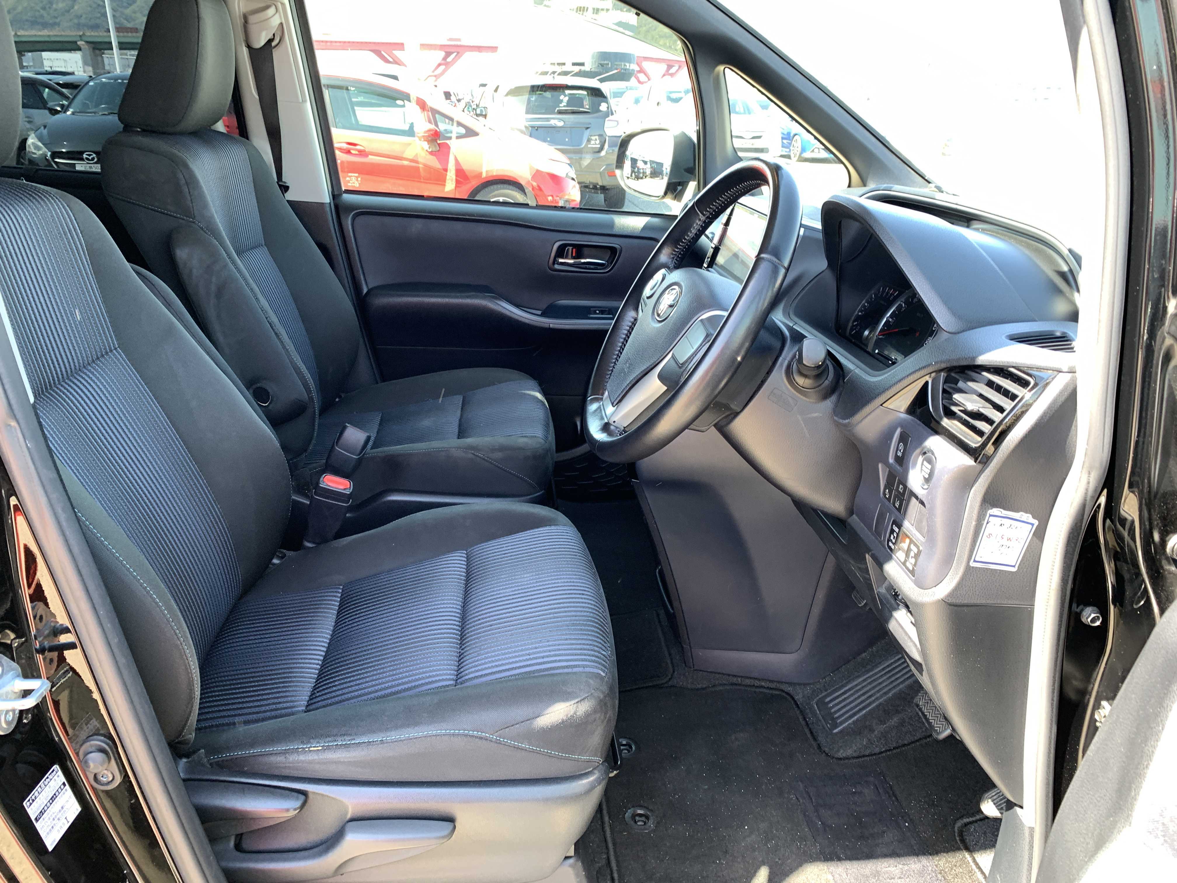 car-img