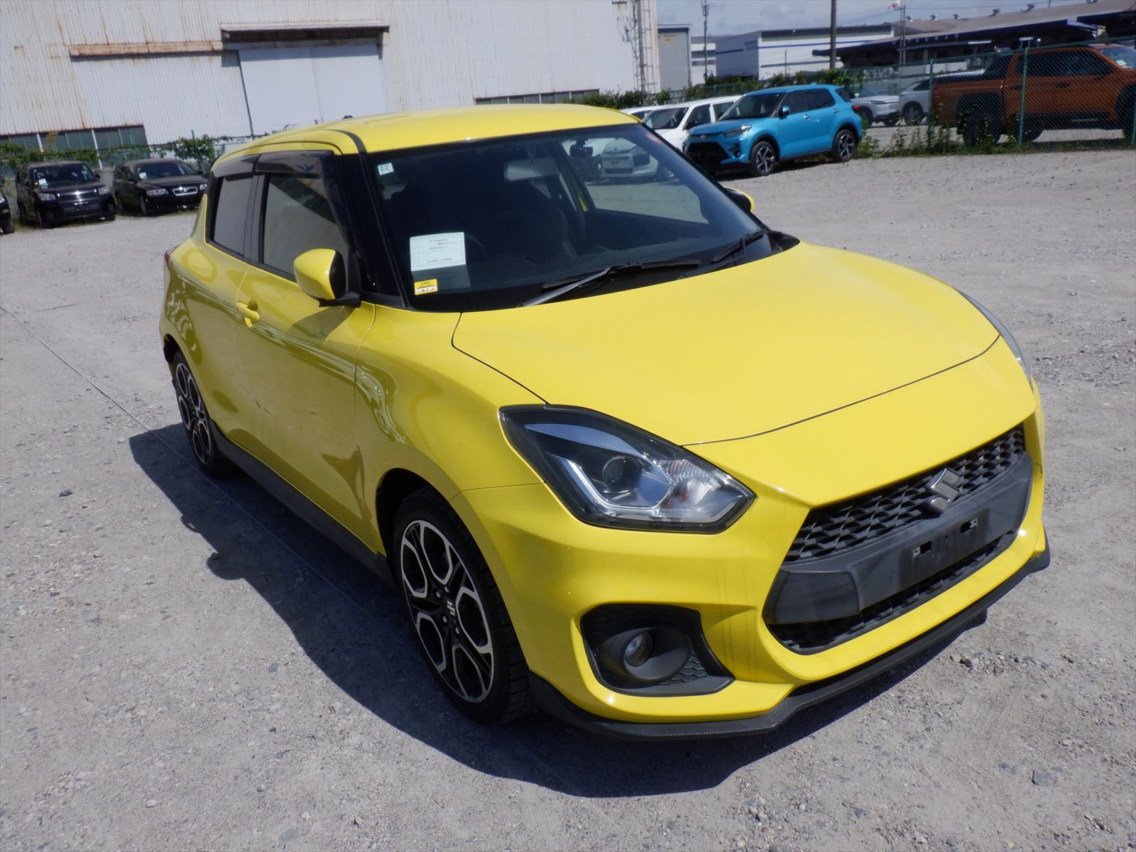 car-img