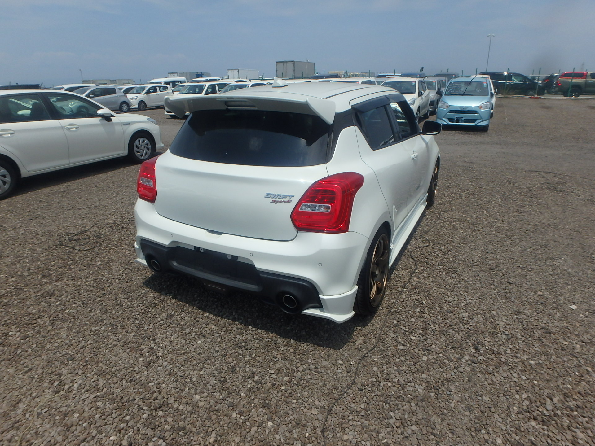 car-img