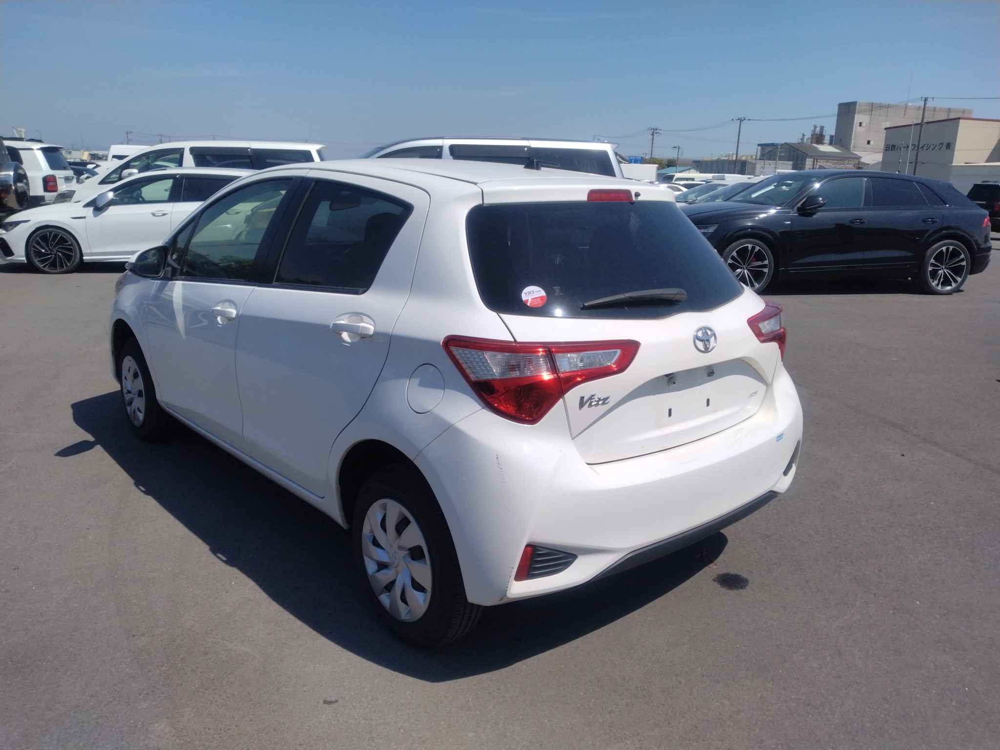 car-img