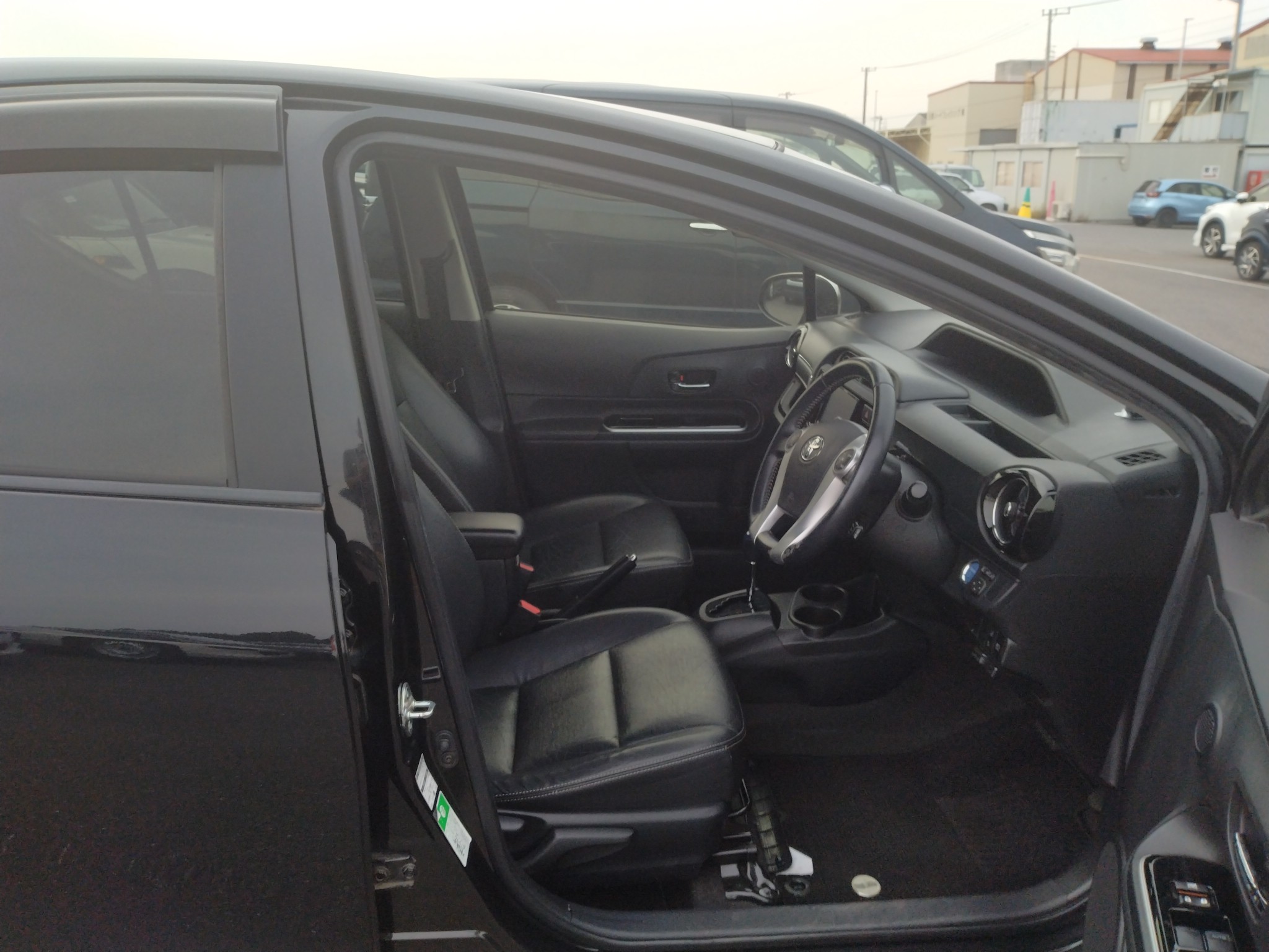 car-img