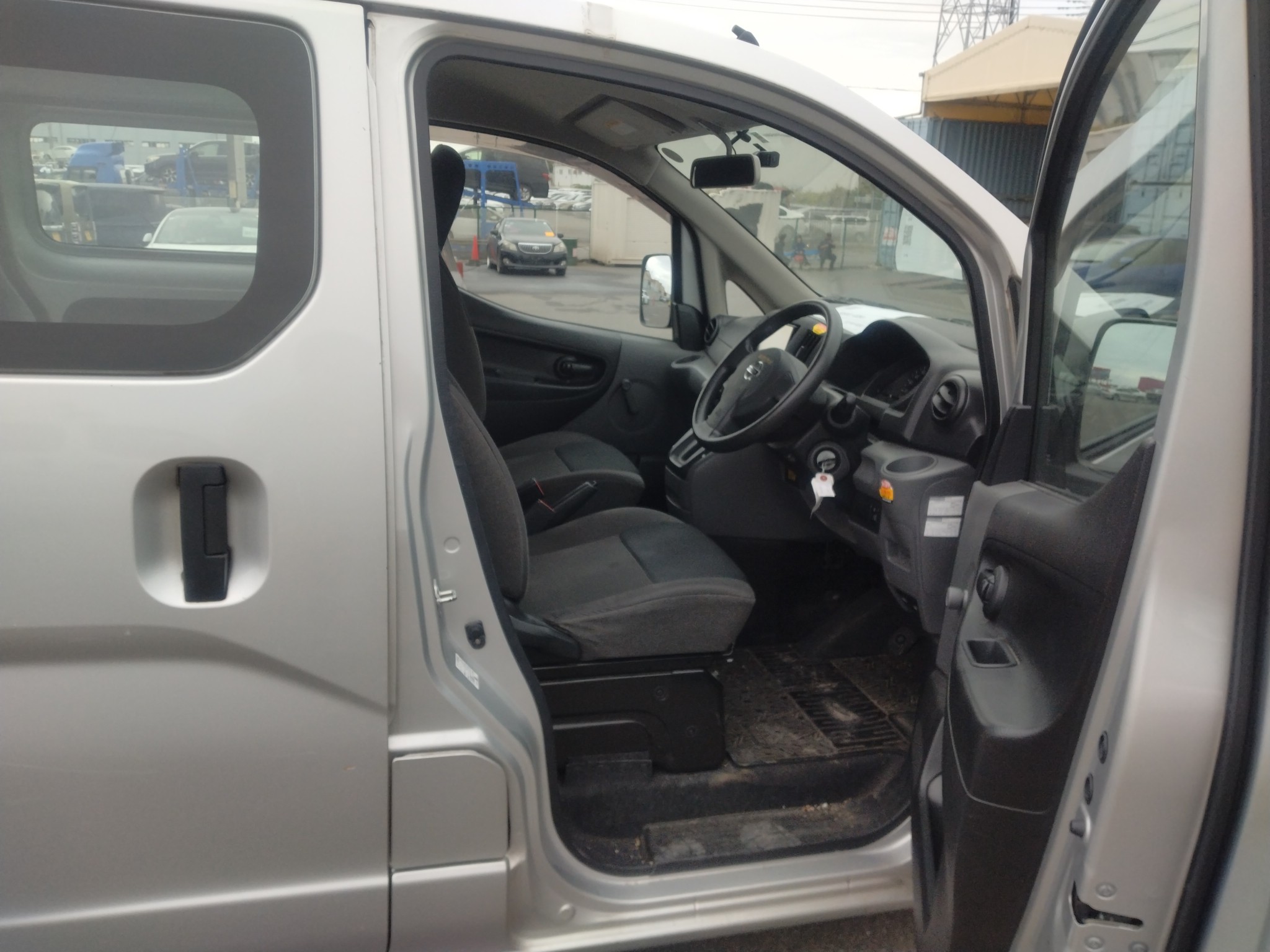 car-img