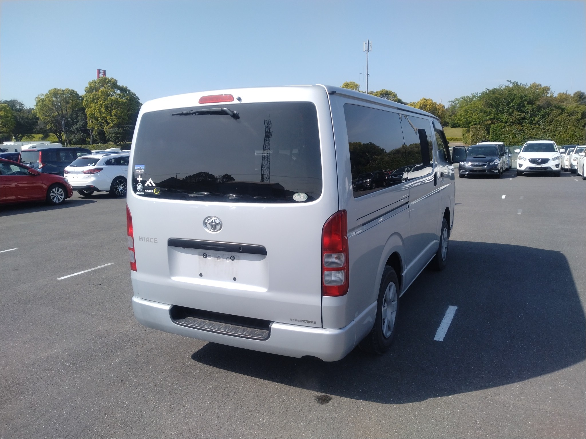 car-img