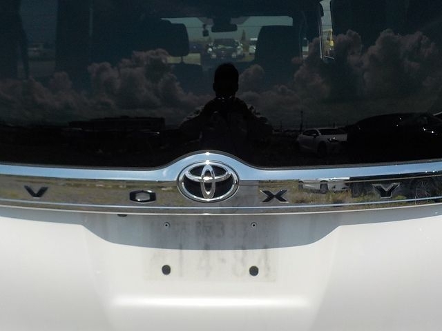 car-img