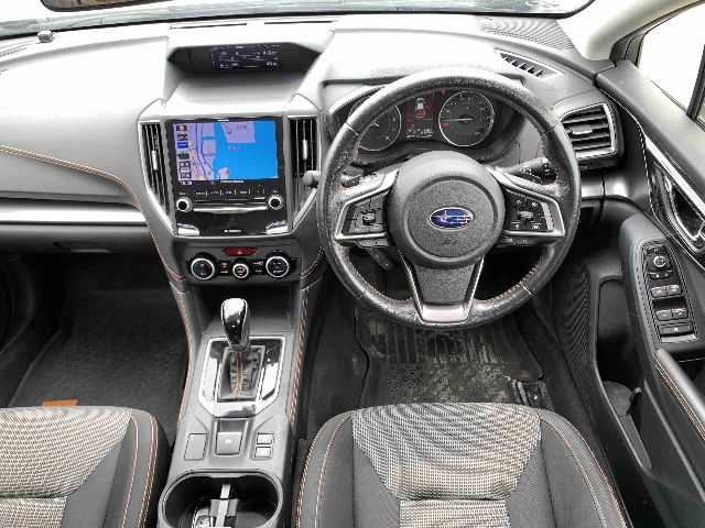 car-img
