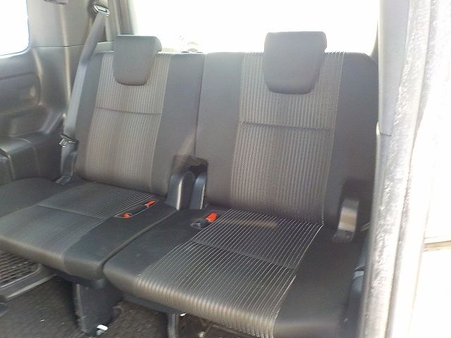 car-img