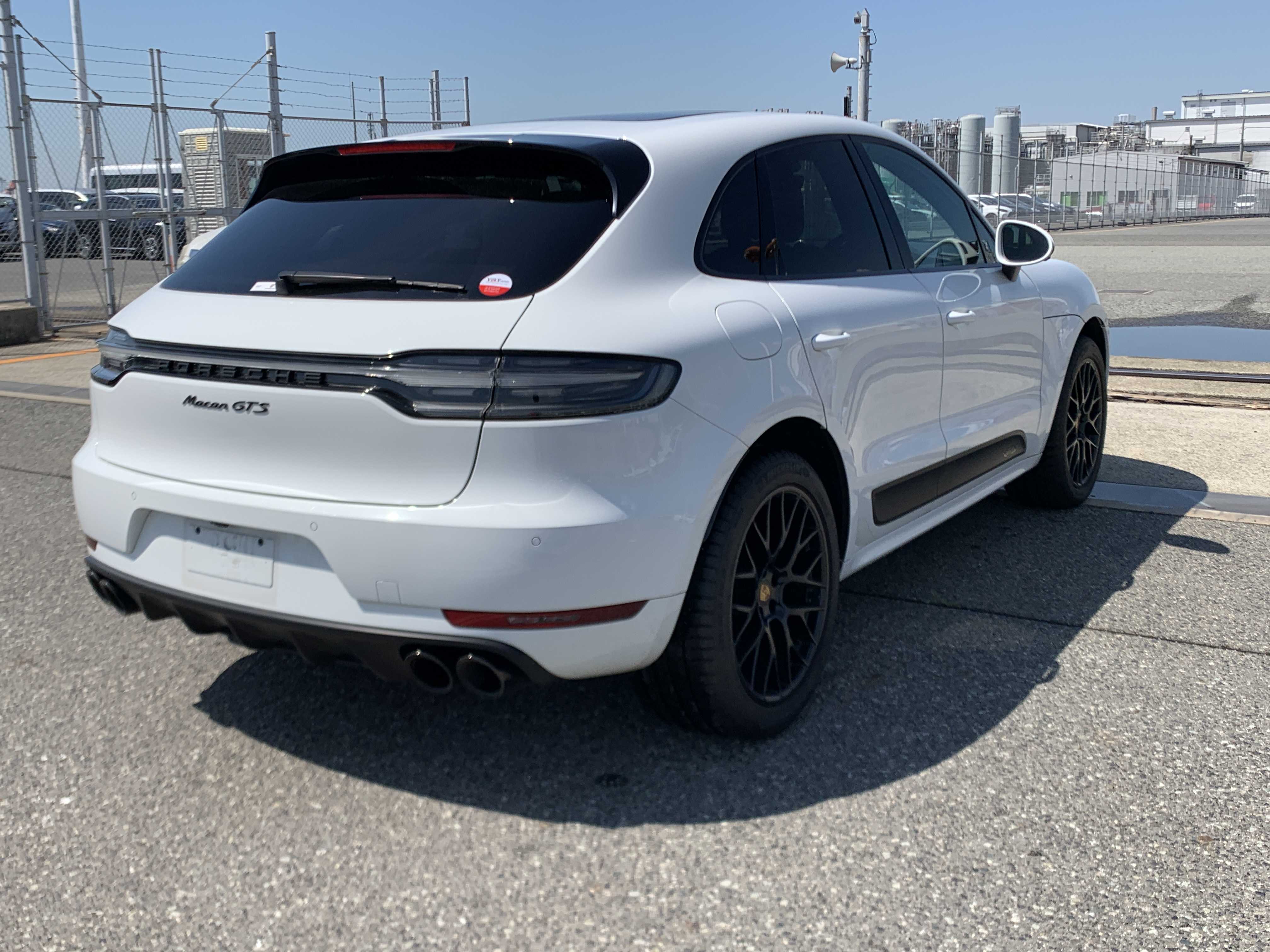 car-img