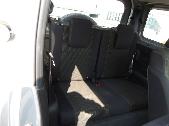 car-img