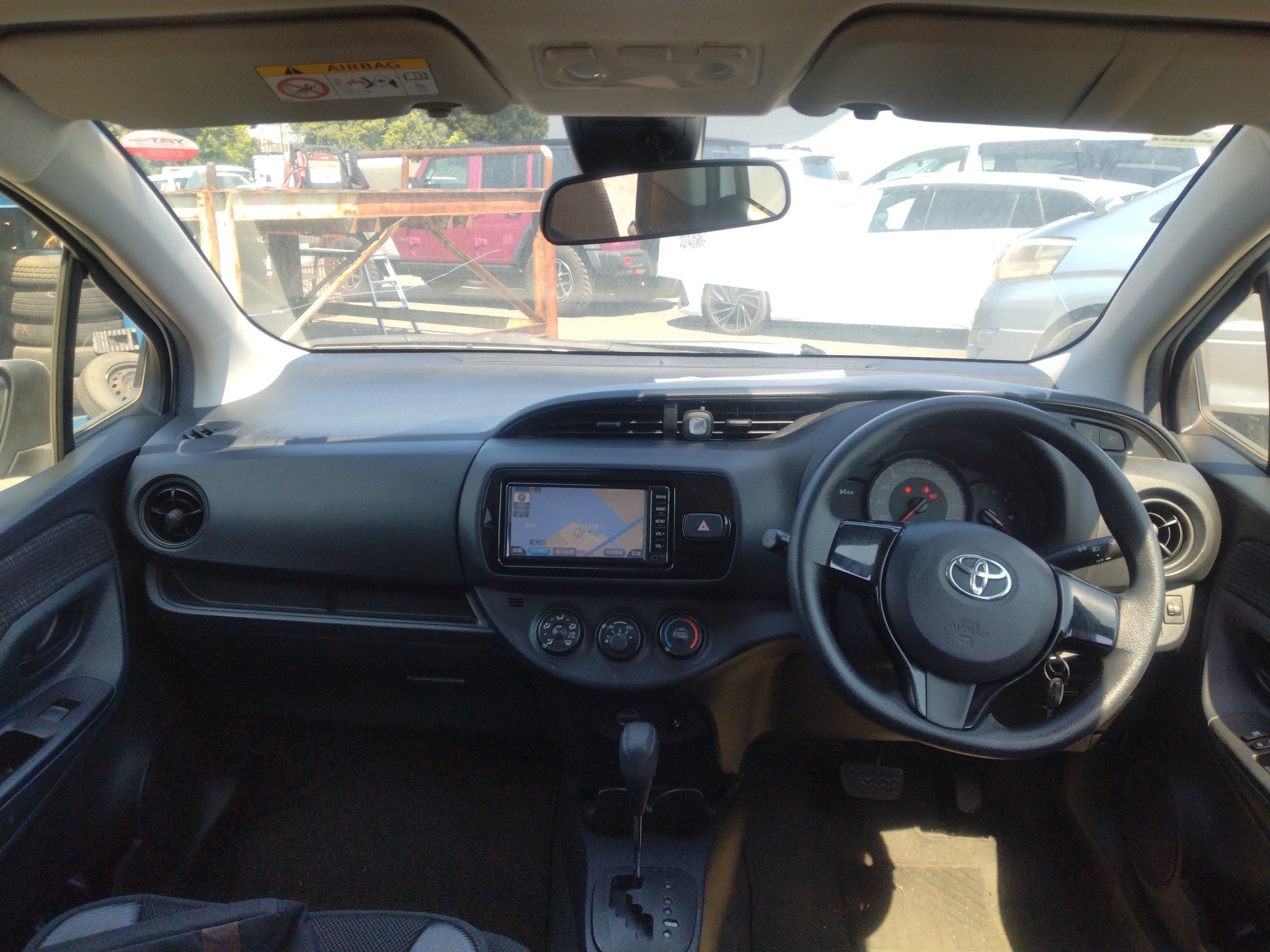 car-img
