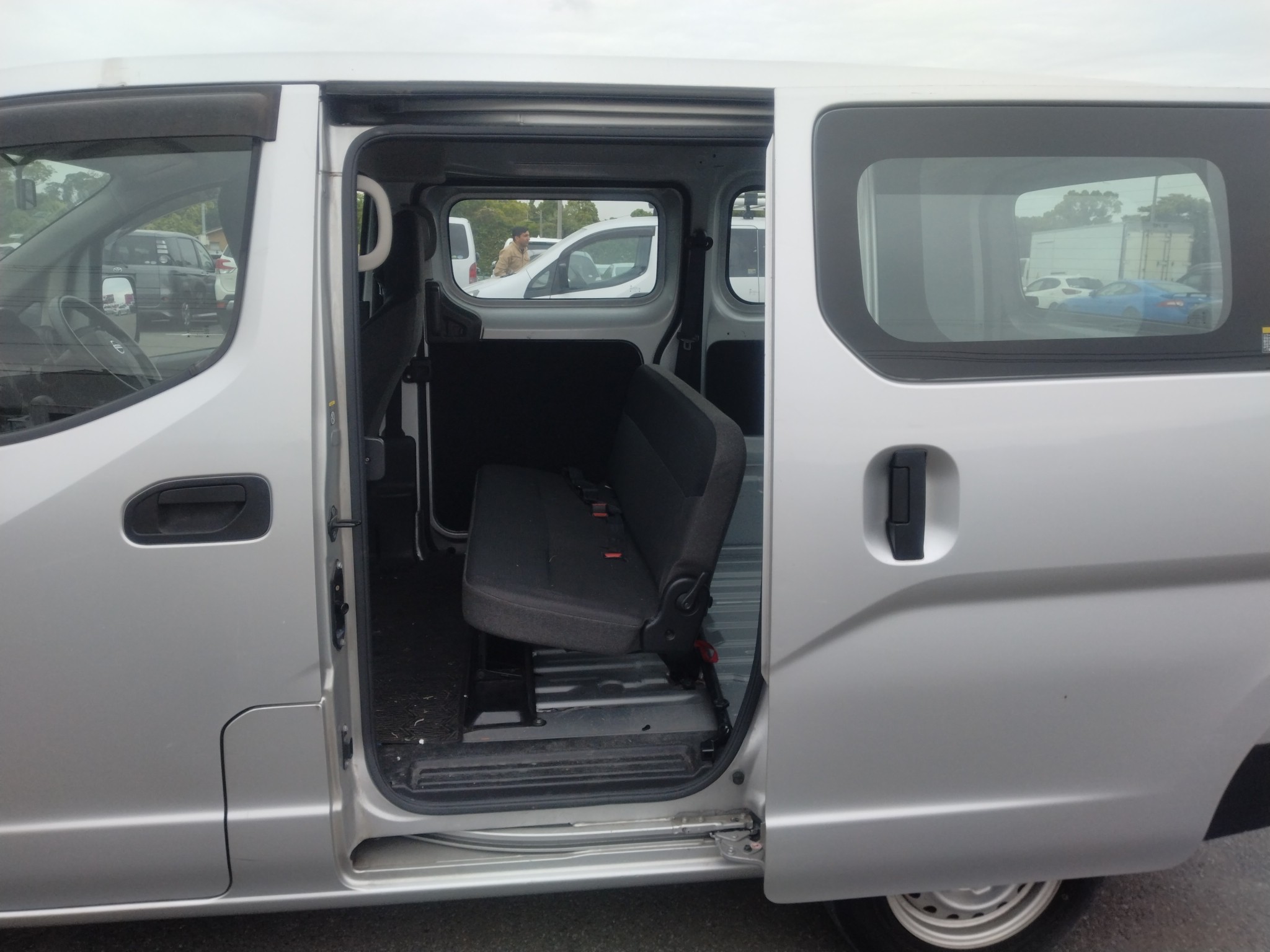car-img