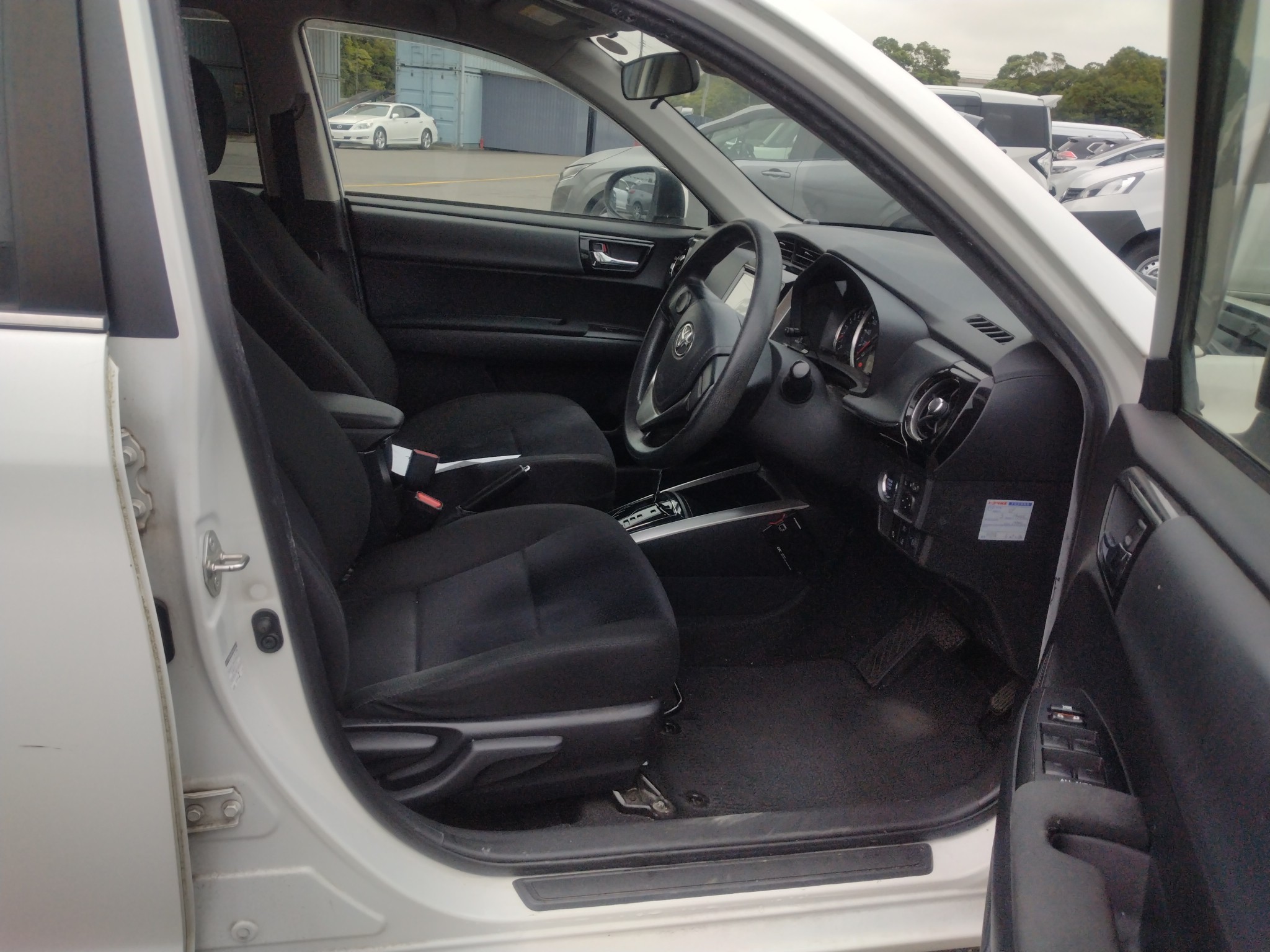 car-img