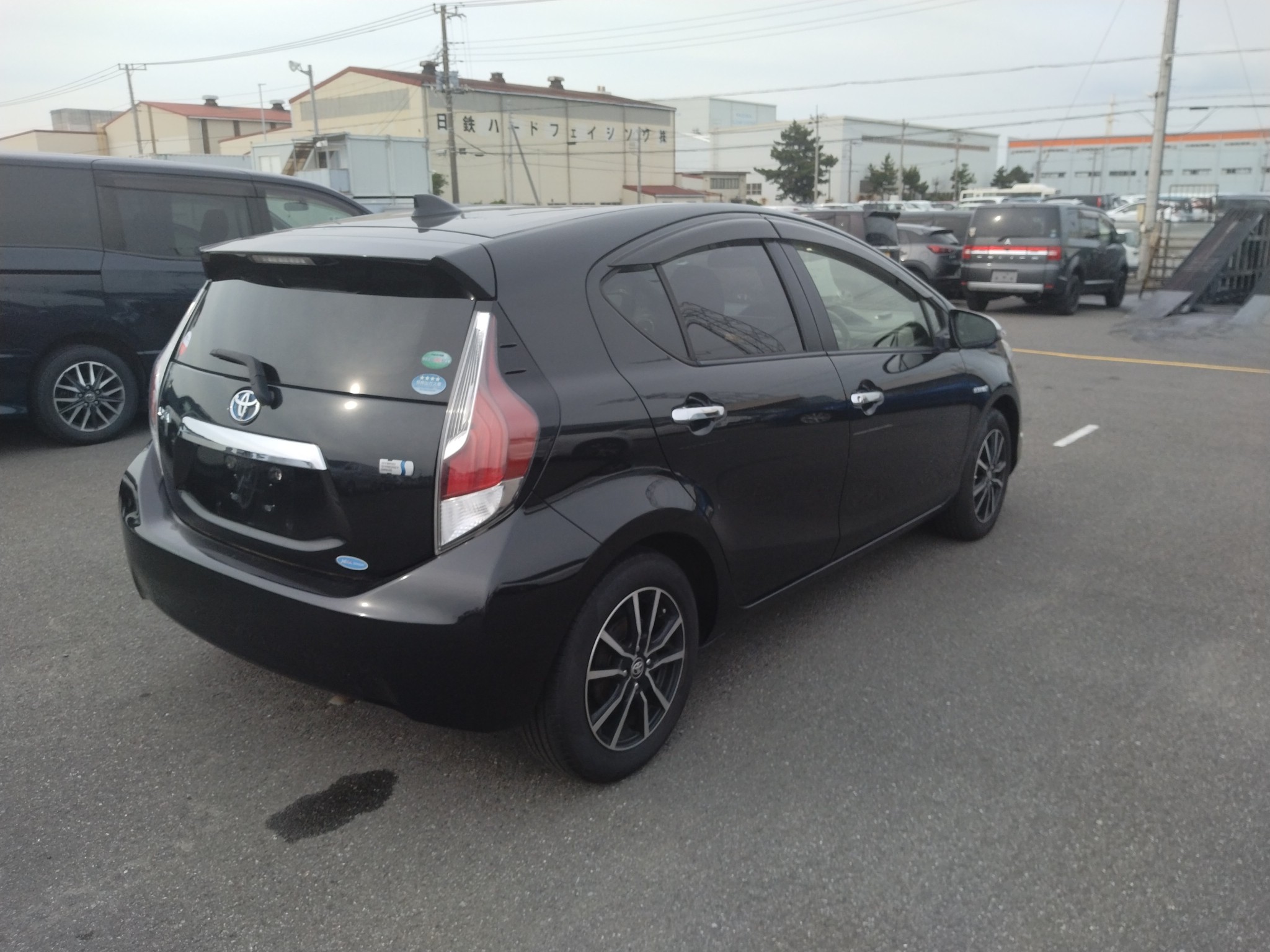 car-img