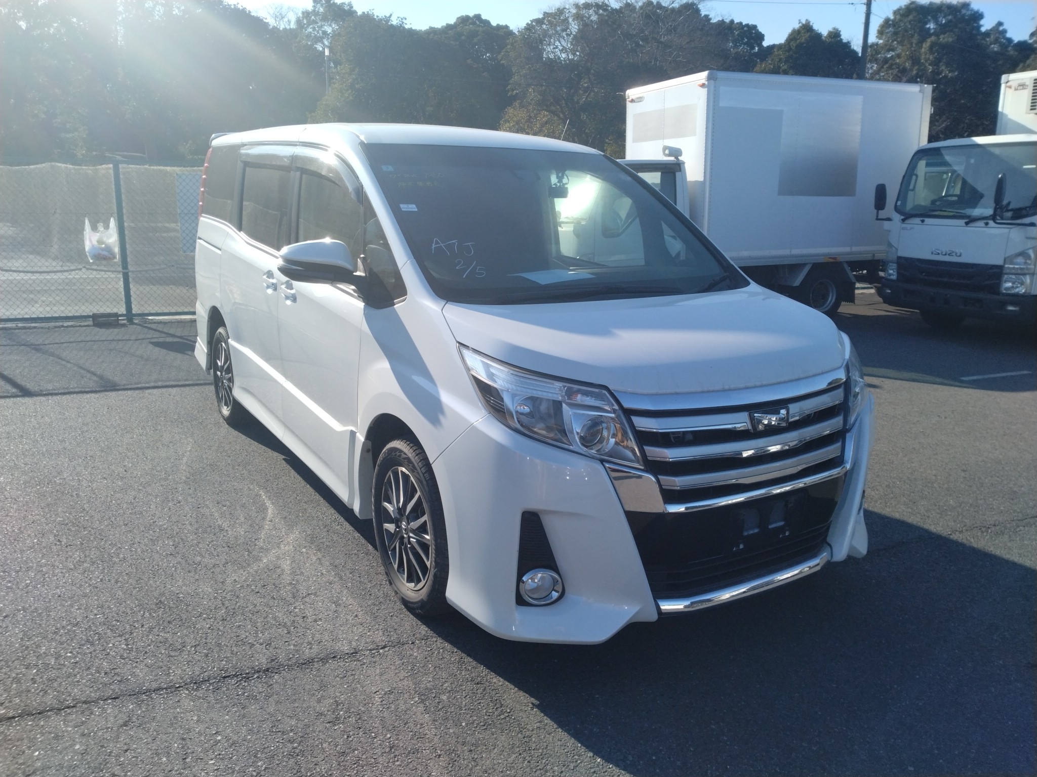 Toyota Noah 2016