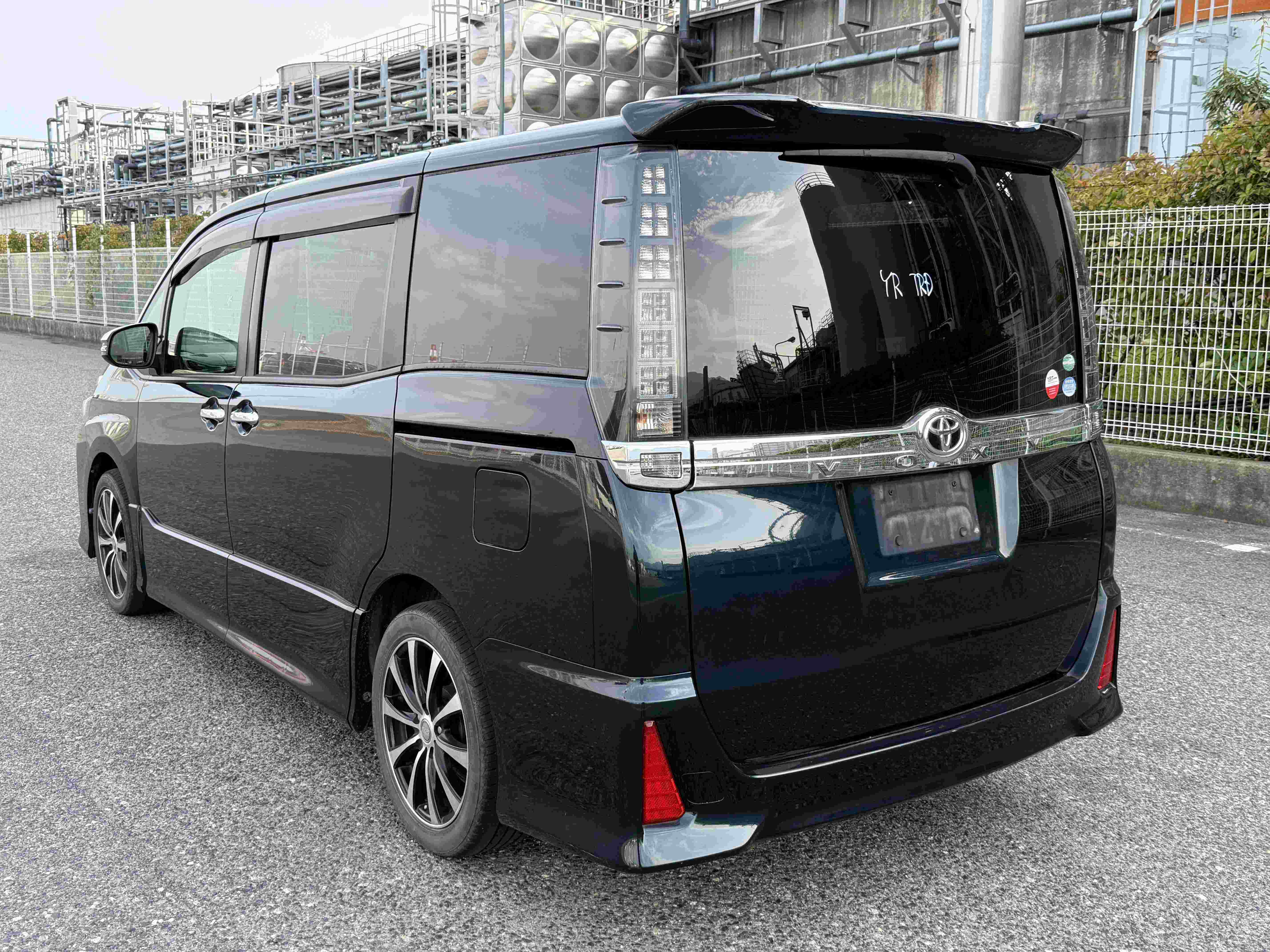 car-img