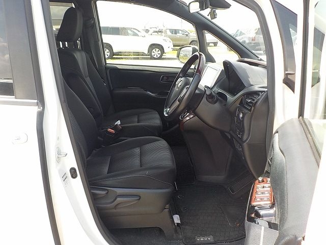 car-img
