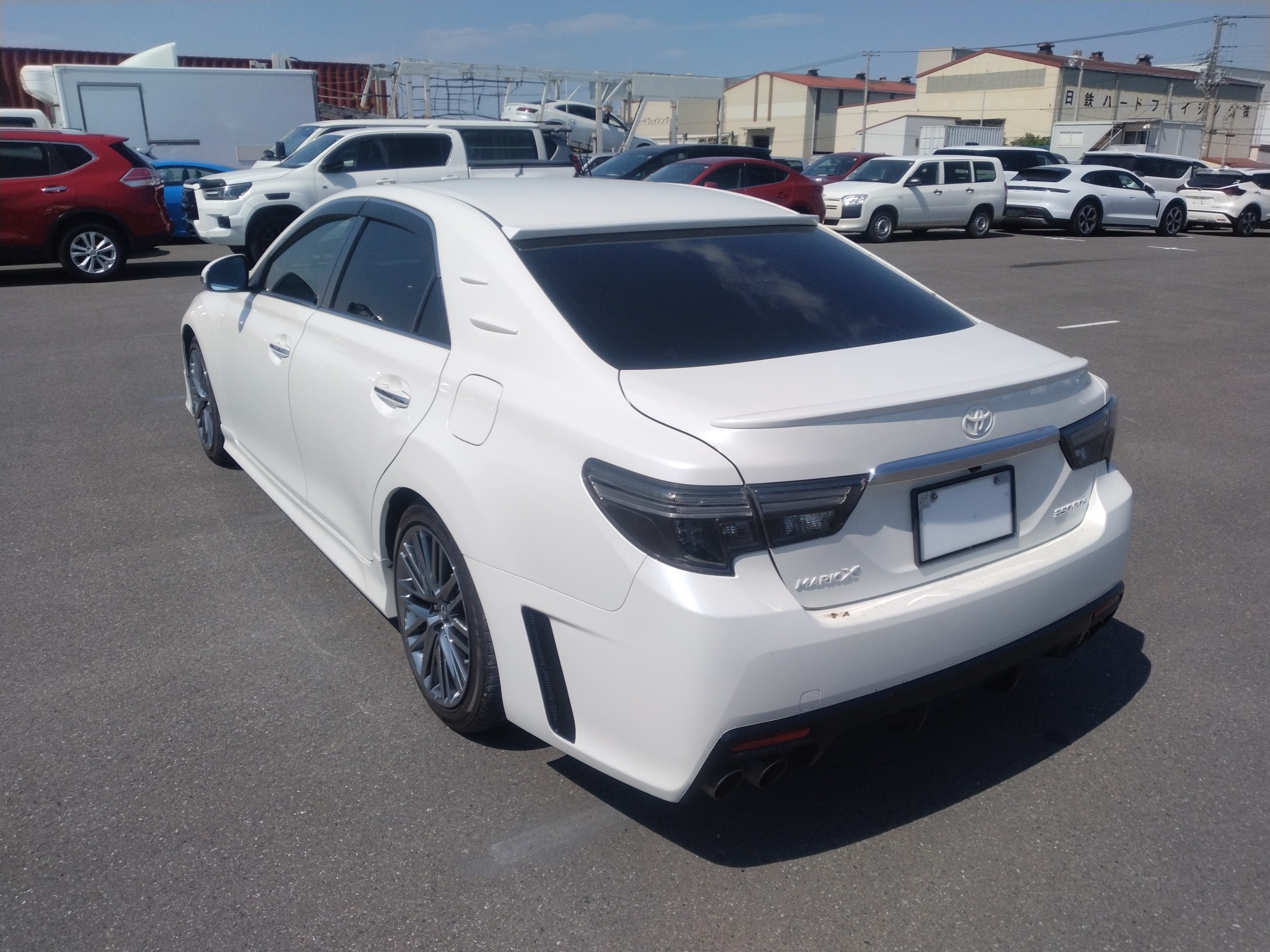 car-img