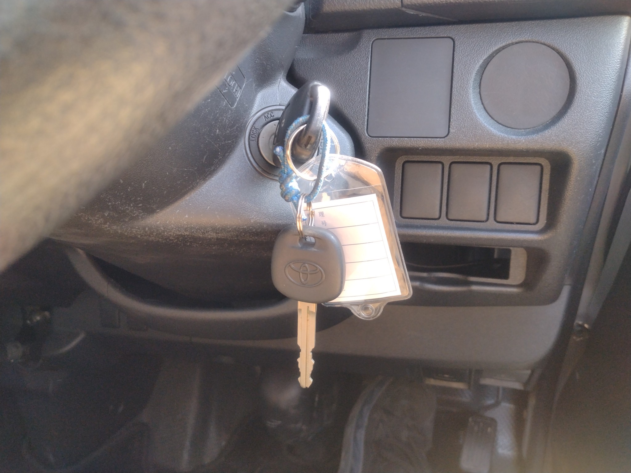 car-img