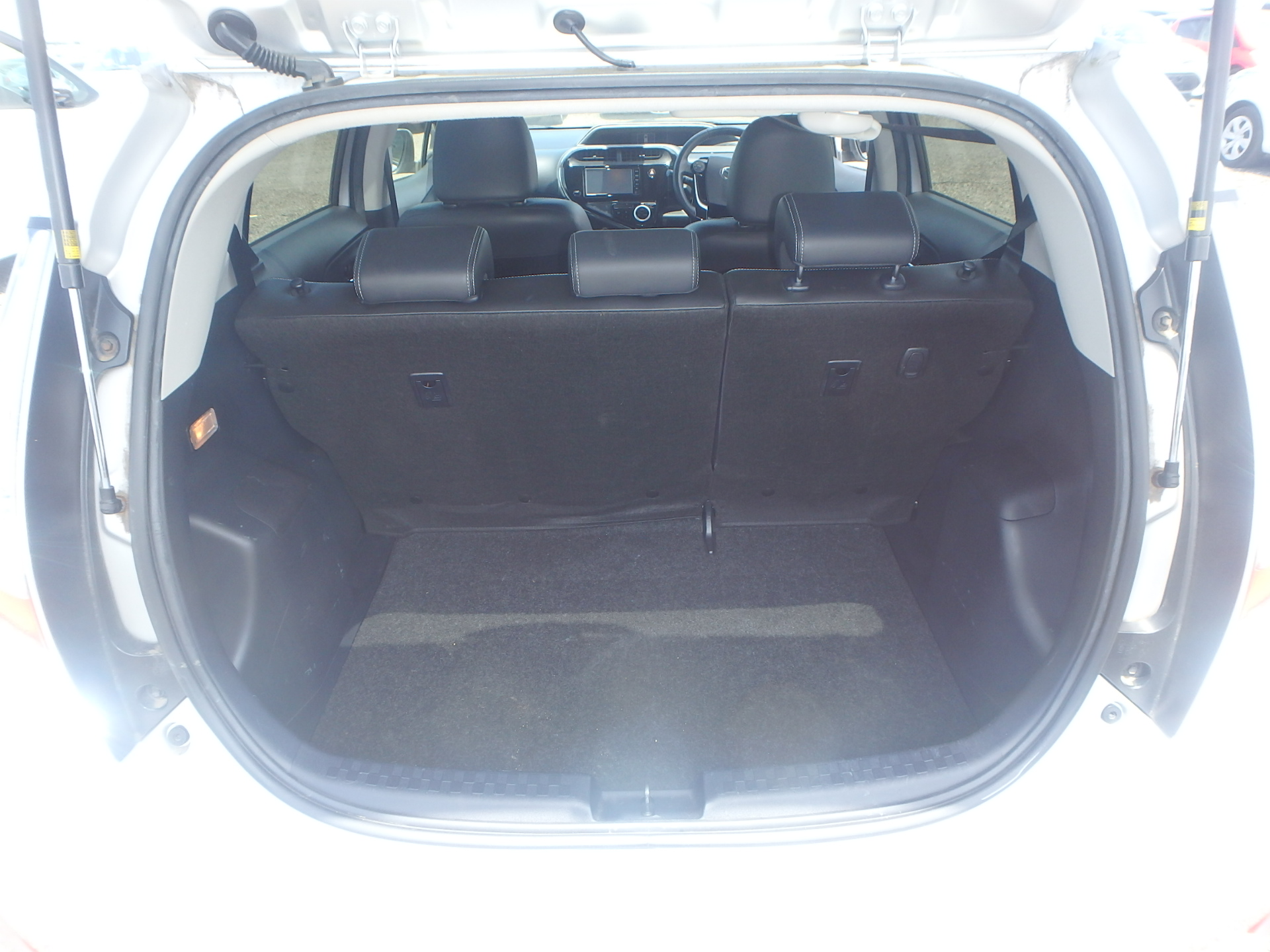 car-img